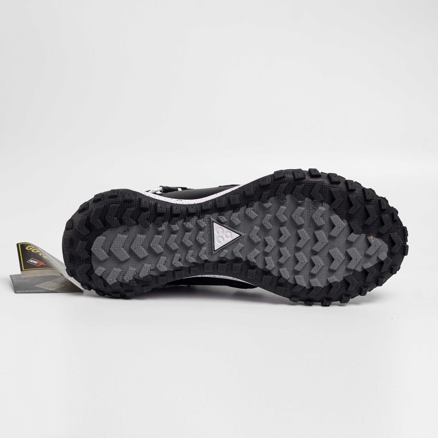 NIKE MOUNTAIN FLY GTX SE BLACK WHITE - 4145