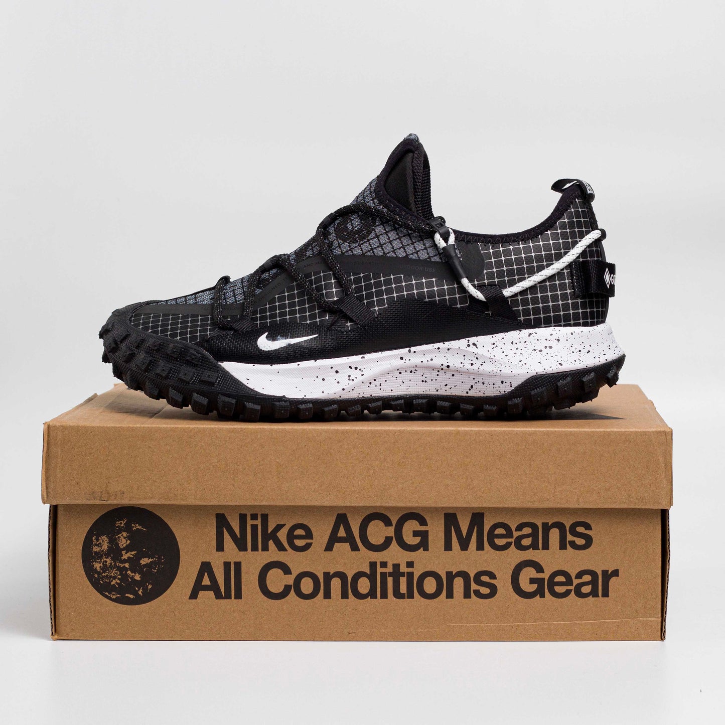NIKE MOUNTAIN FLY GTX SE BLACK WHITE - 4145
